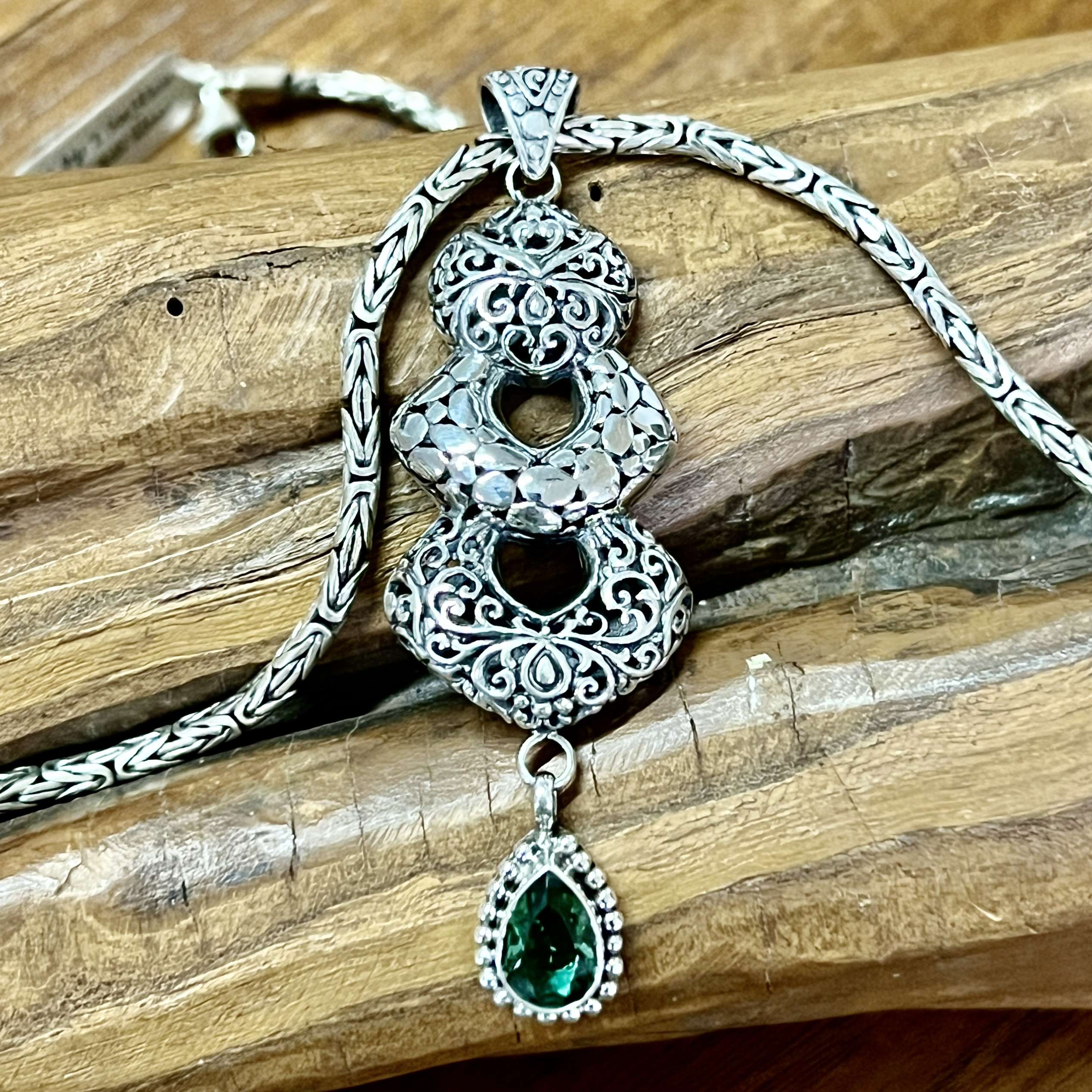 (HANDMADE 925 BALI STERLING SILVER FILIGREE PENDANT WITH GREEN QUARTZ)